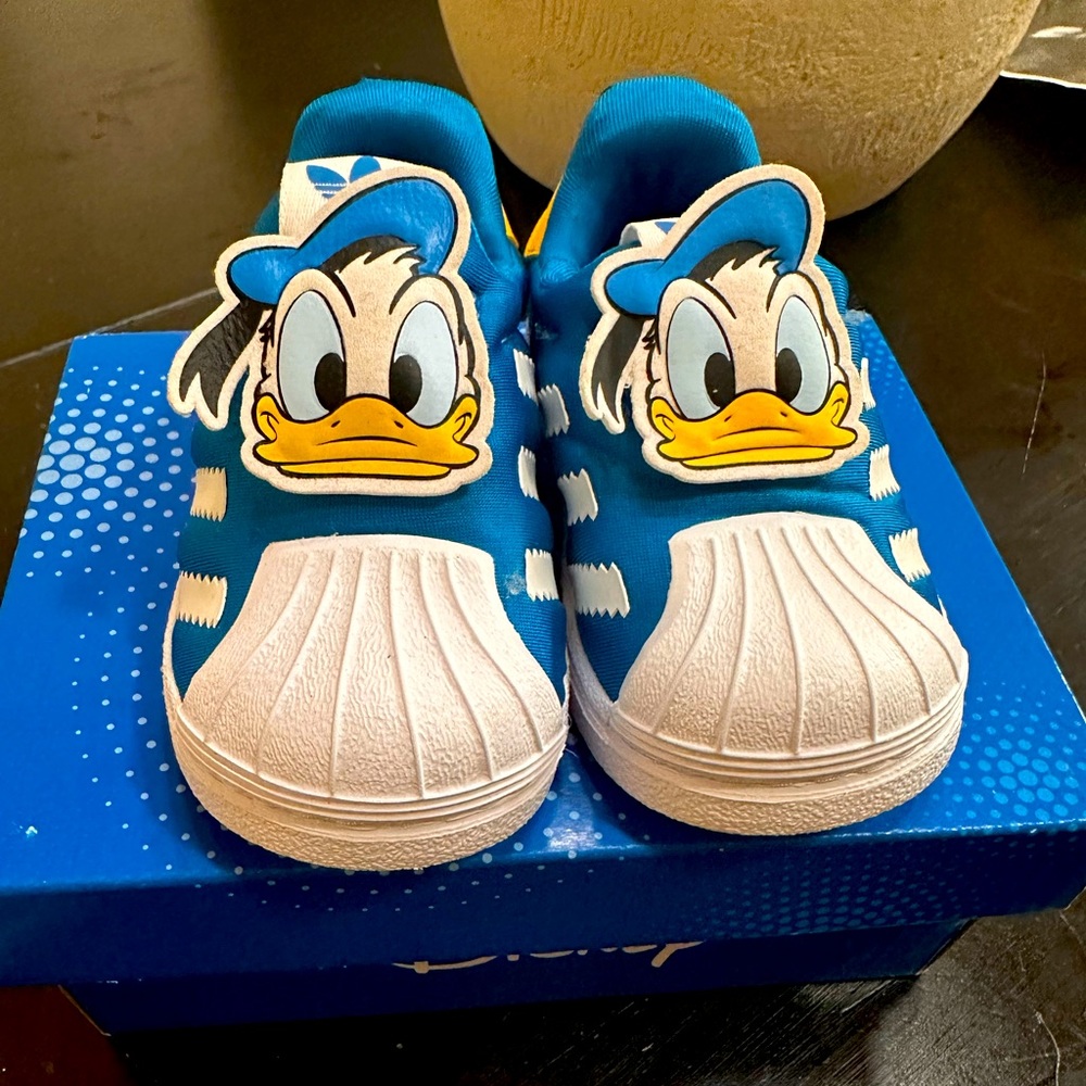Donald duck sneakers